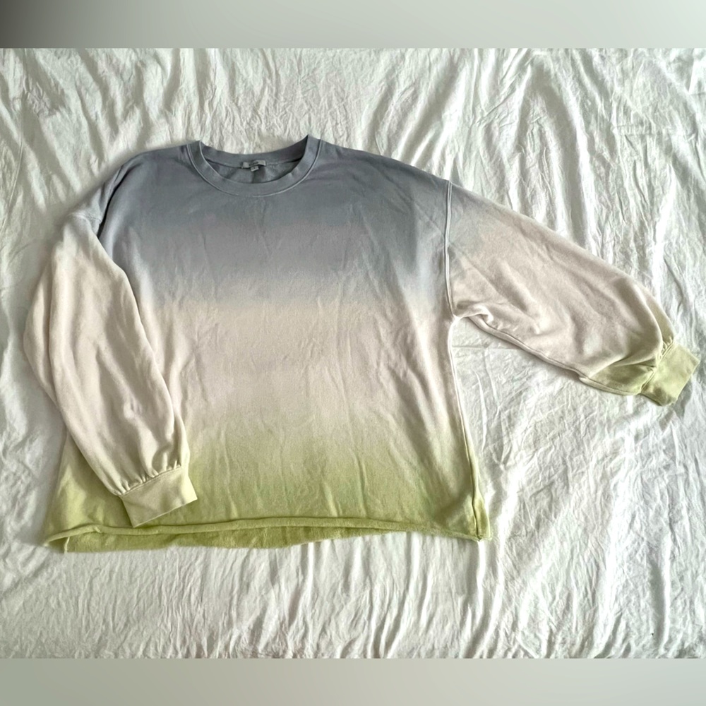 Lightweight shuttle tie dye sweater! 🩵